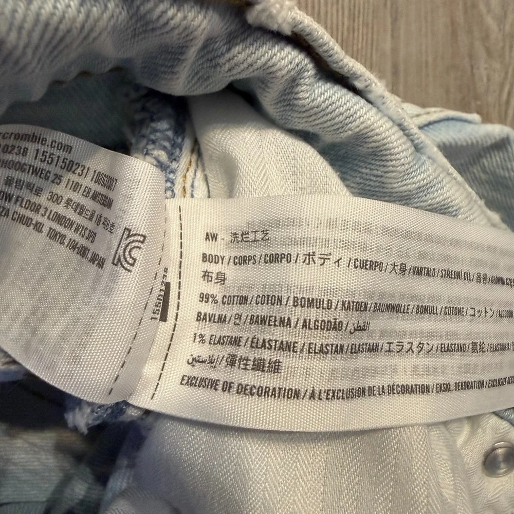 Abercrombie & Fitch Womens 30/10 XS‎ 90's Straight Ultra High Light Wash Jeans